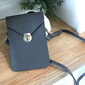 NWOT Gray Pebble Vegan Leather Crossbody with Gold Clasp 8”x5.5”